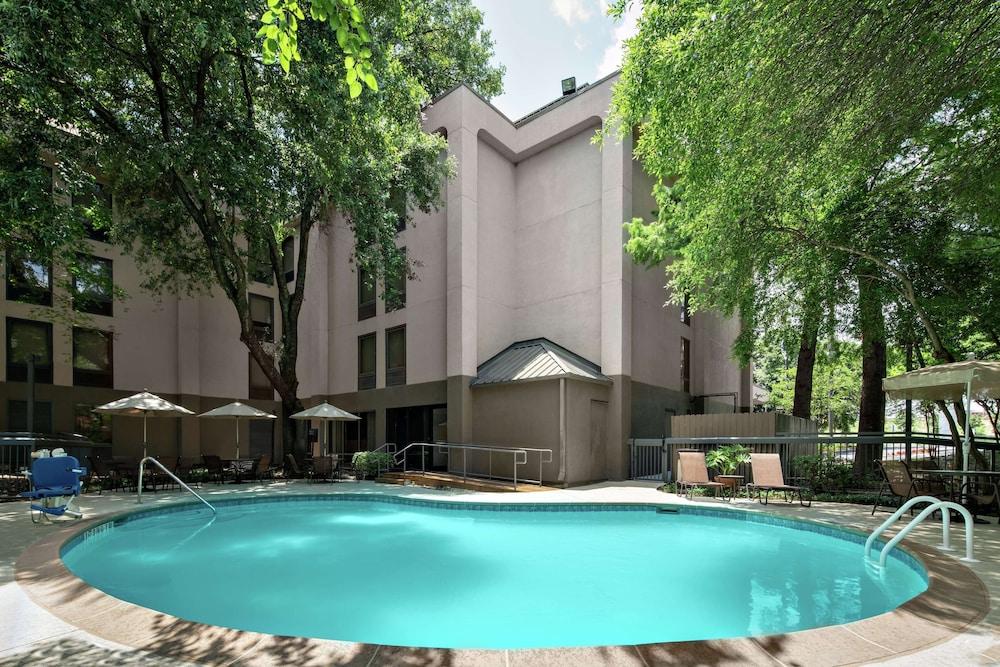 Hampton Inn Austin North At I - 35 & Hwy 183 — 4
