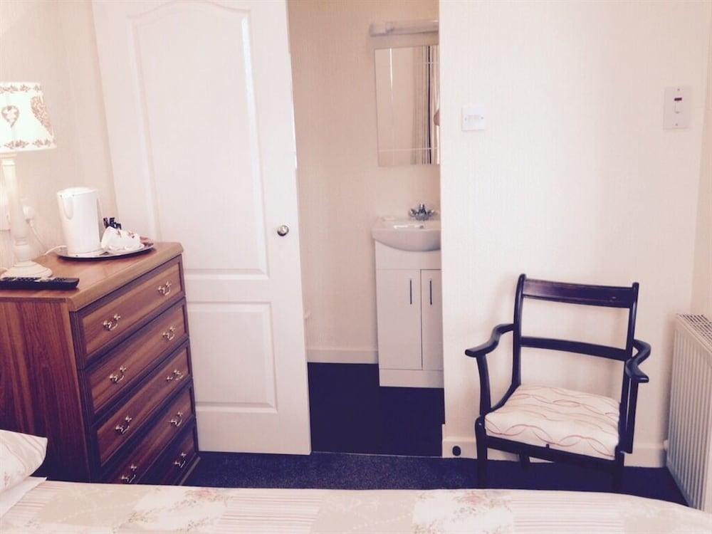 Hazelgrove Guest House — 8