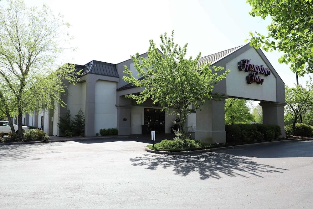 Hampton Inn Dyersburg — 10