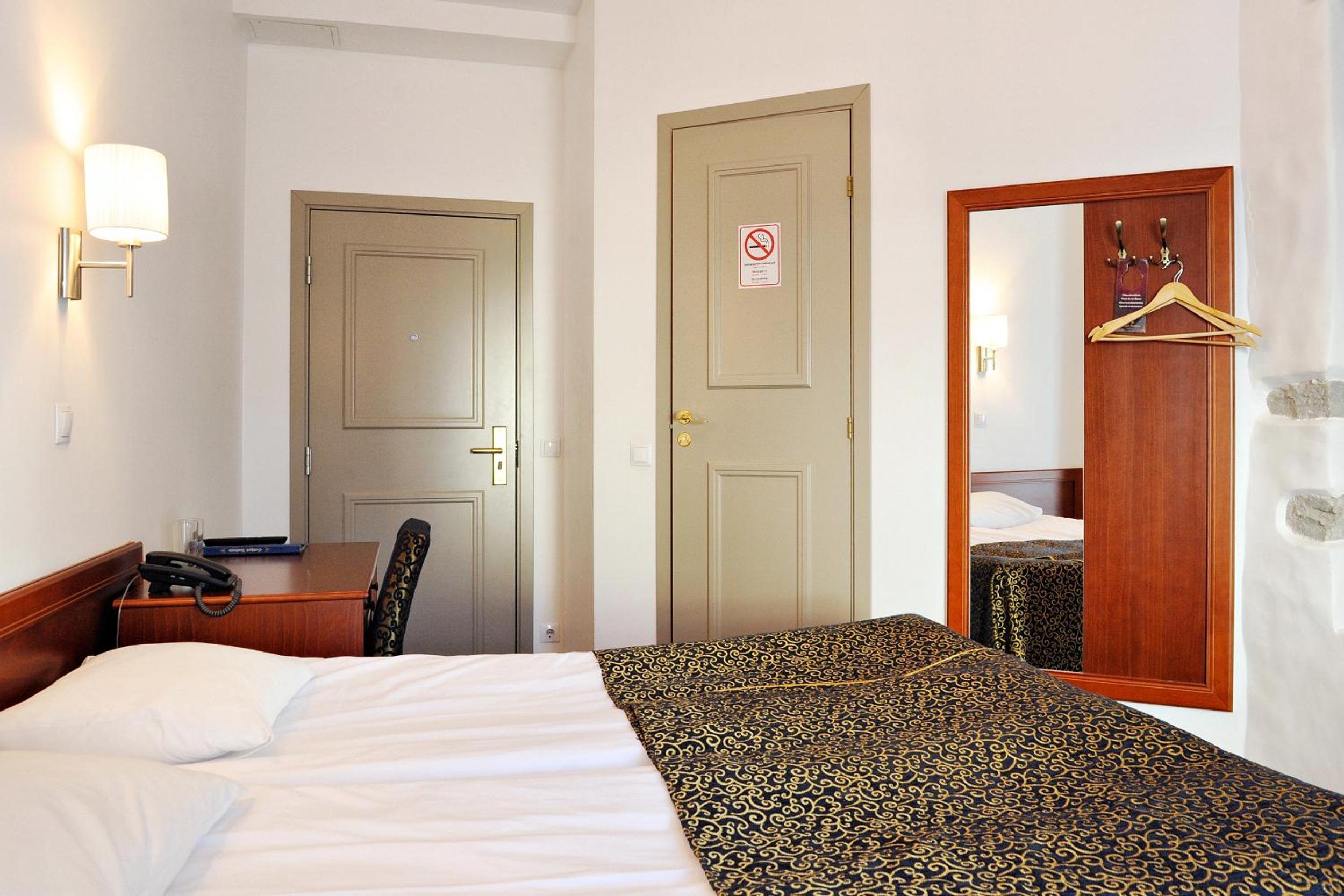 GOTTHARD HOTEL 916565 — 8