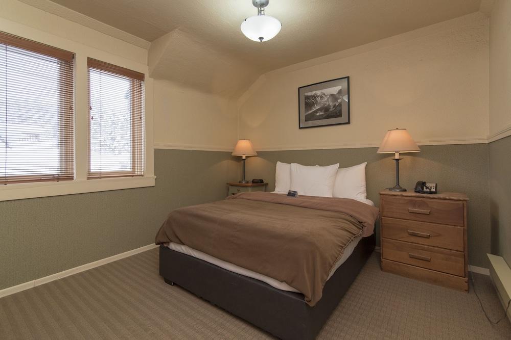 DEER LODGE — 10