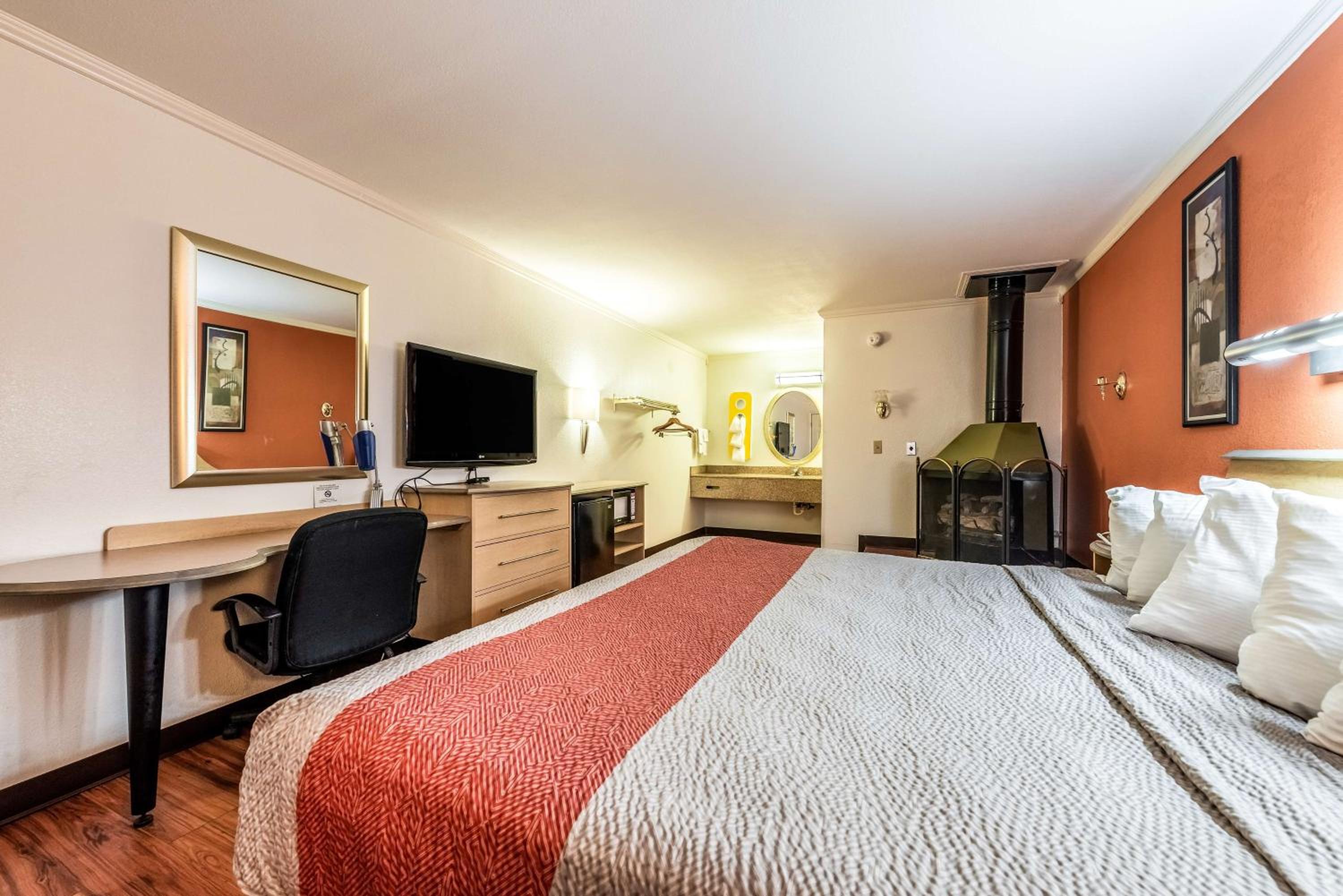 Motel6 Gatlinburg, TN - Smoky Mountains — 9