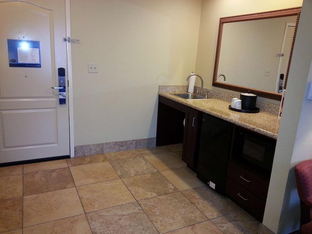 Hampton Inn and Suites Sevierville at Stadium Drive — 7