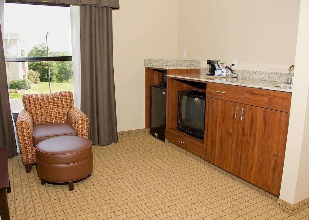 Hampton Inn Corydon — 8