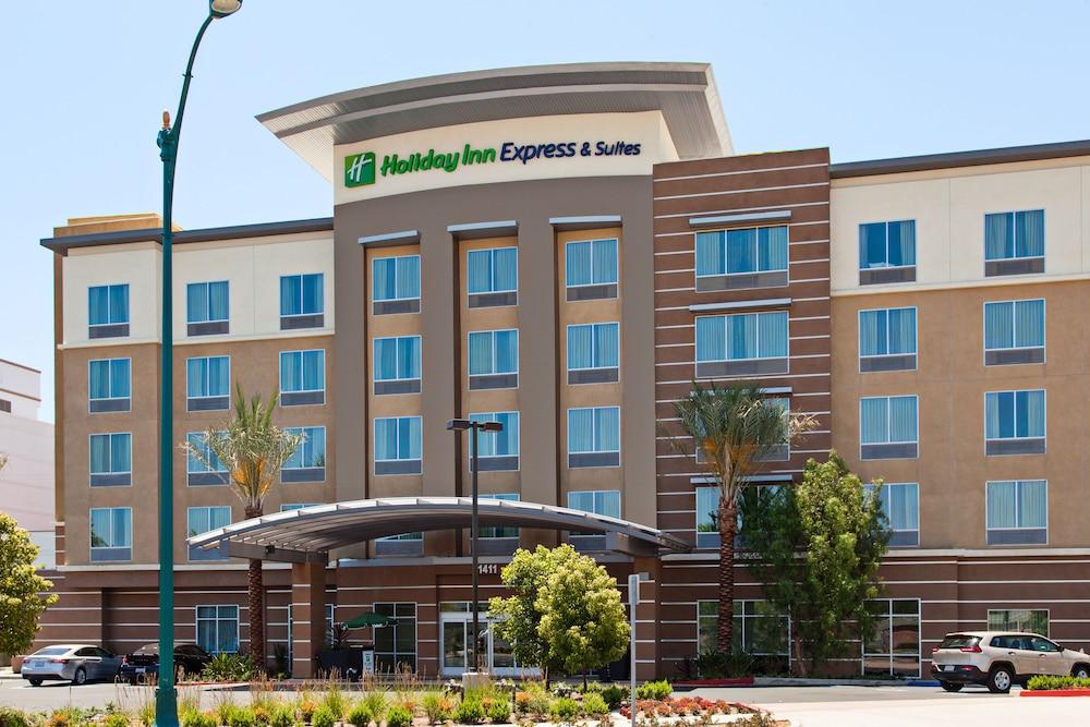 Holiday Inn Express & Suites Anaheim Resort Area — 5