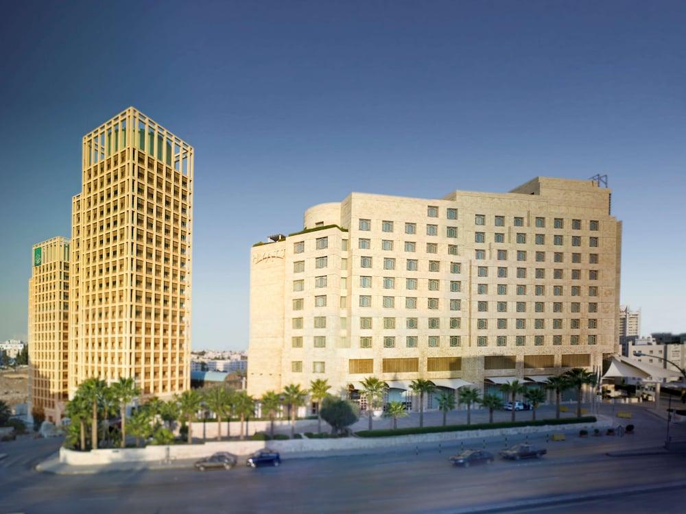 Grand Hyatt 16144