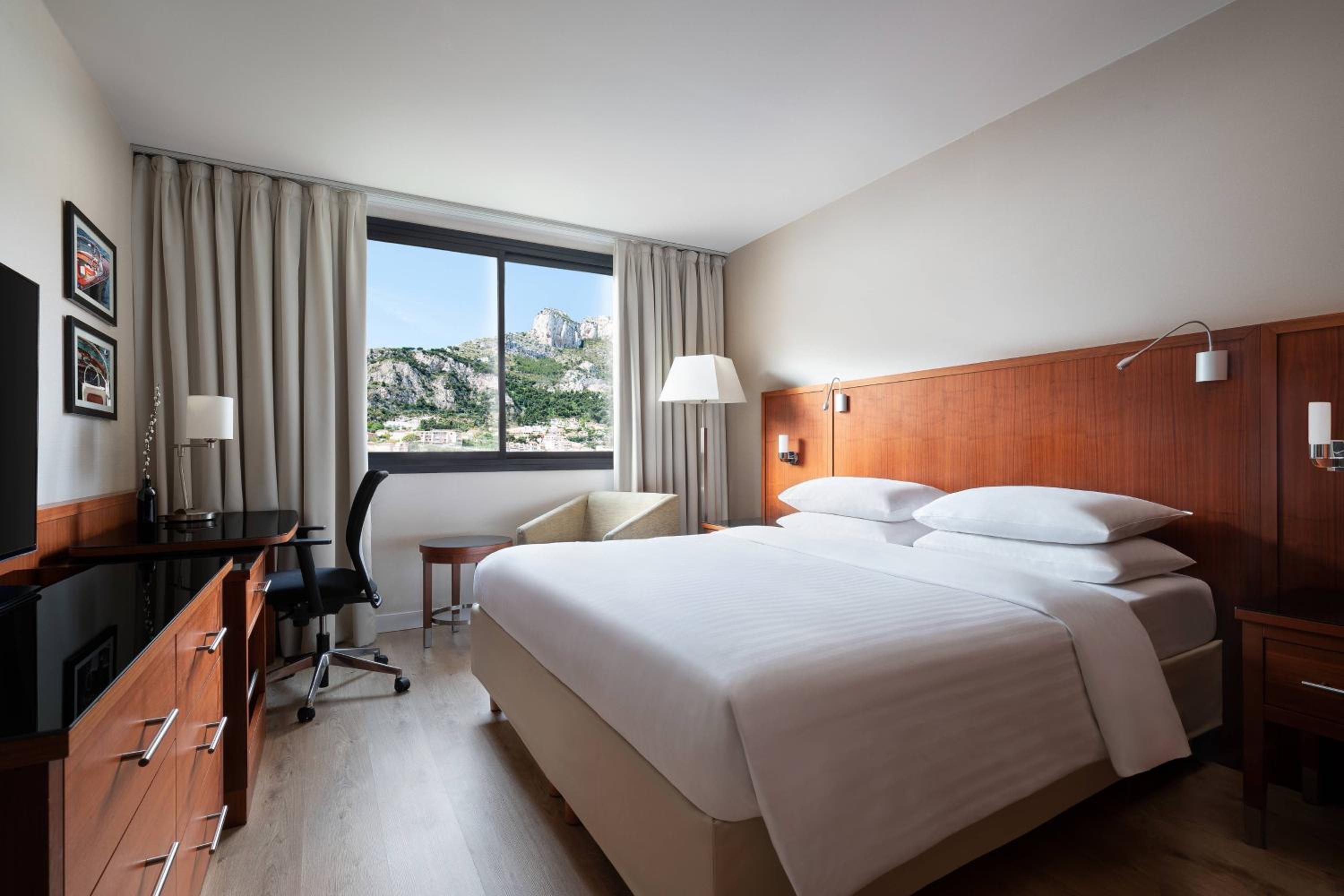Riviera Marriott Hotel La Porte de Monaco — 10