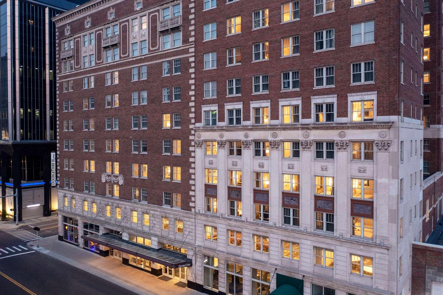 DoubleTree Suites by Hilton Detroit Downtown - Fort Shelby — 4