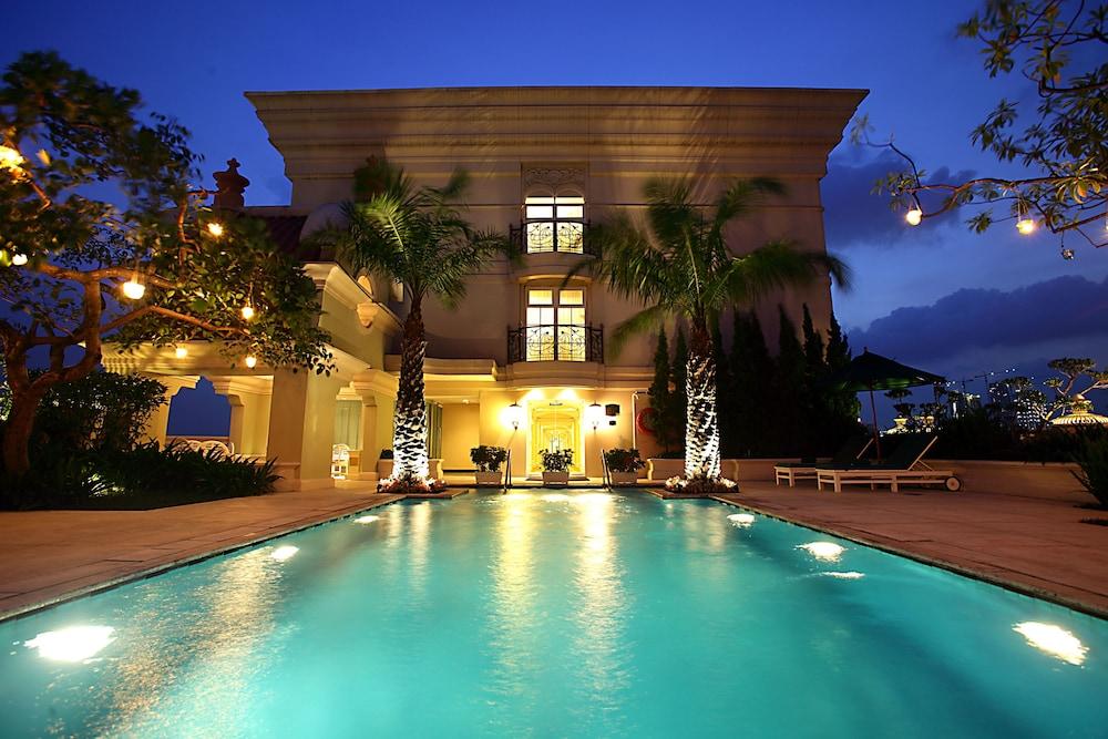 Gran Mahakam Hotel — 4