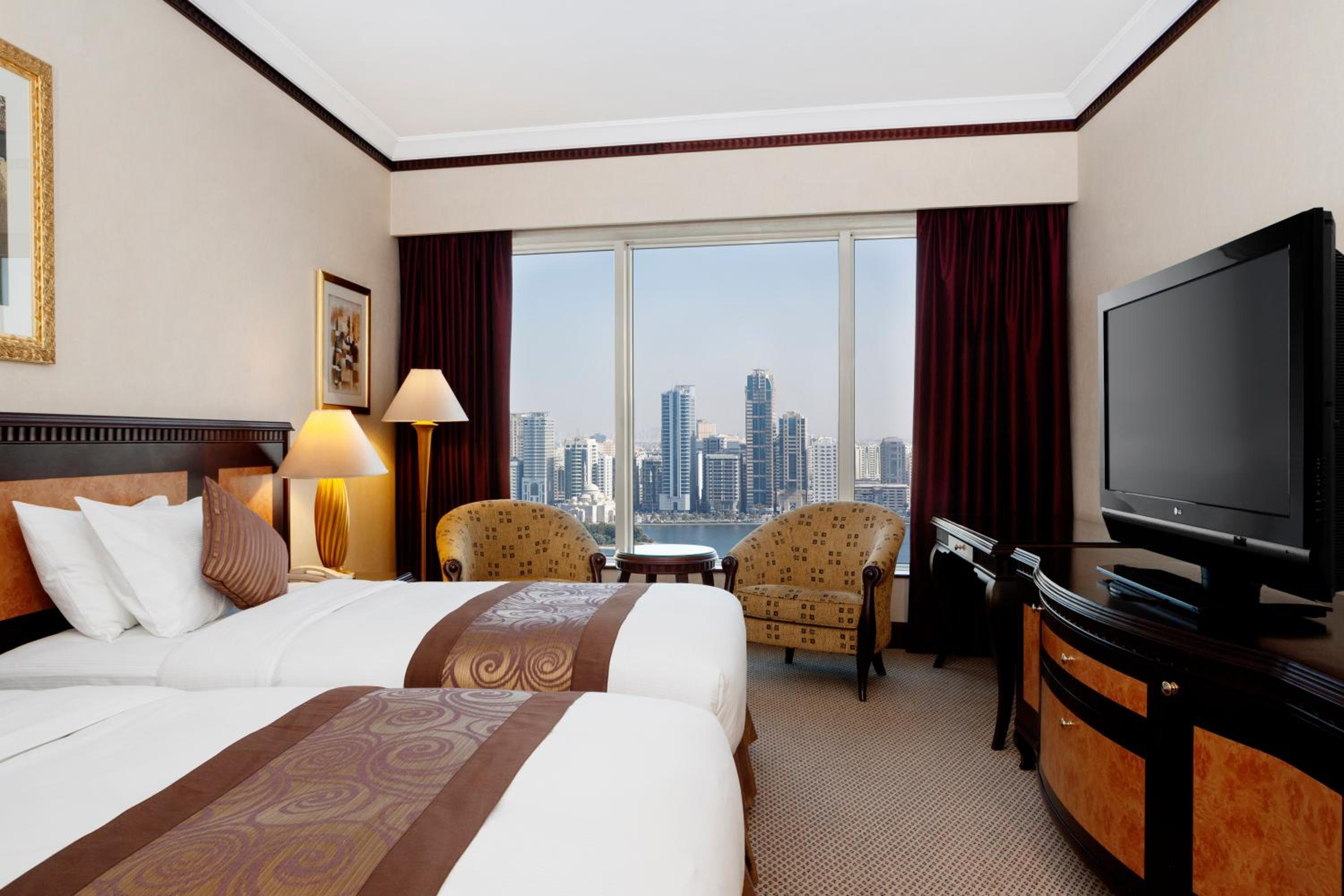 Corniche Hotel Sharjah — 10