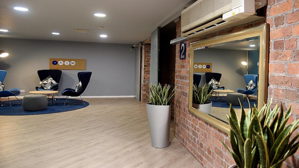 Holiday Inn Express Liverpool Royal Albert Dock — 10