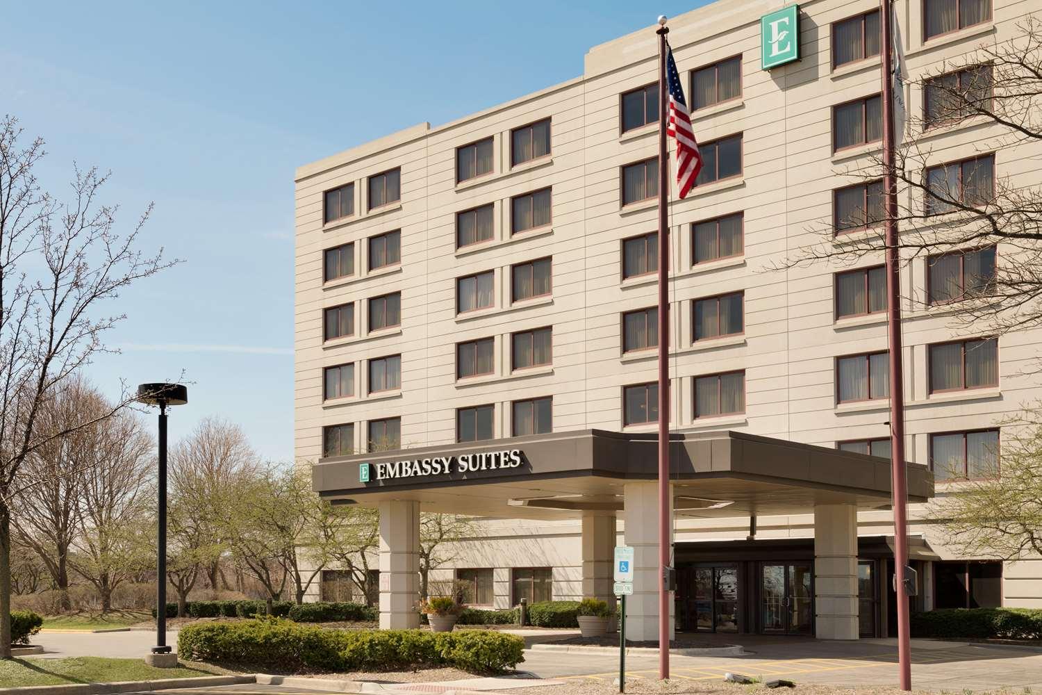 Embassy Suites by Hilton Chicago North Shore Deerfield — 10