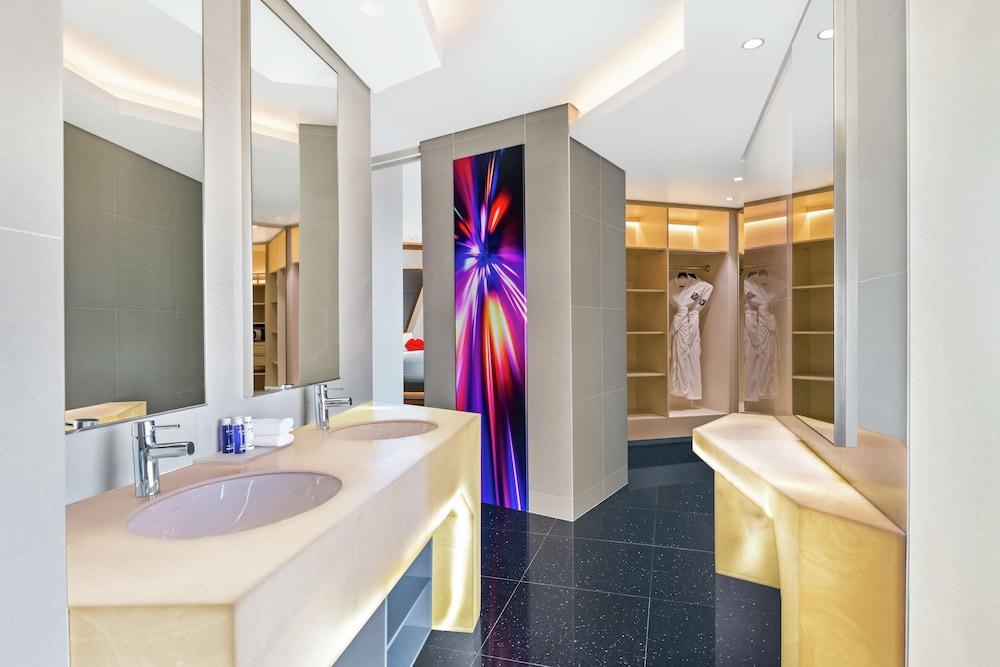 V Hotel Dubai Curio Collection By Hilton — 8