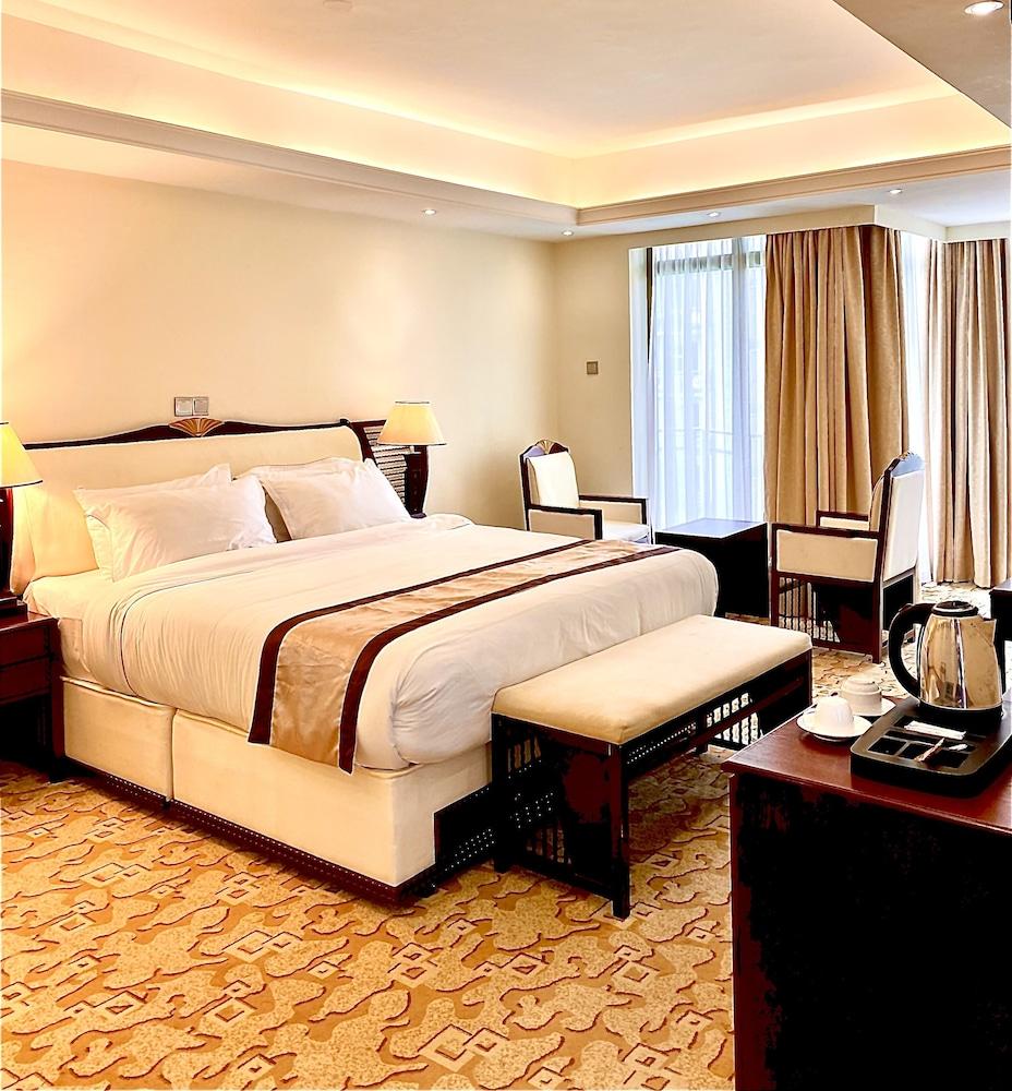 Hotel De Leopol International — 6