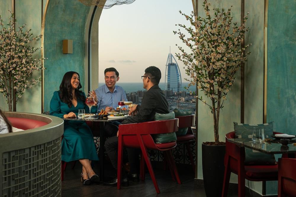 Sheraton Mall of the Emirates Hotel, Dubai — 10