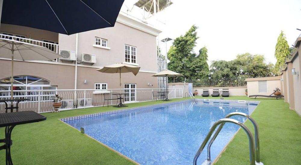 Sheer Luxury Apartment And Suites