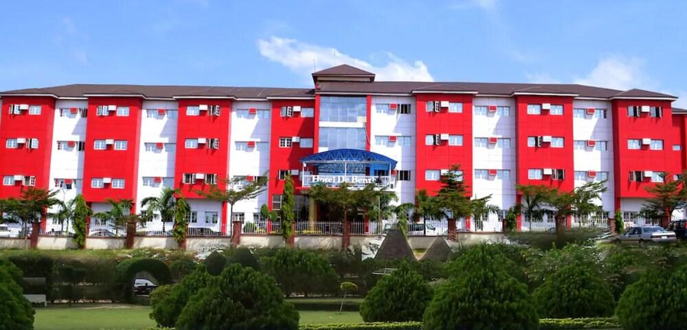 Hotel De Bently 1132188 — 2