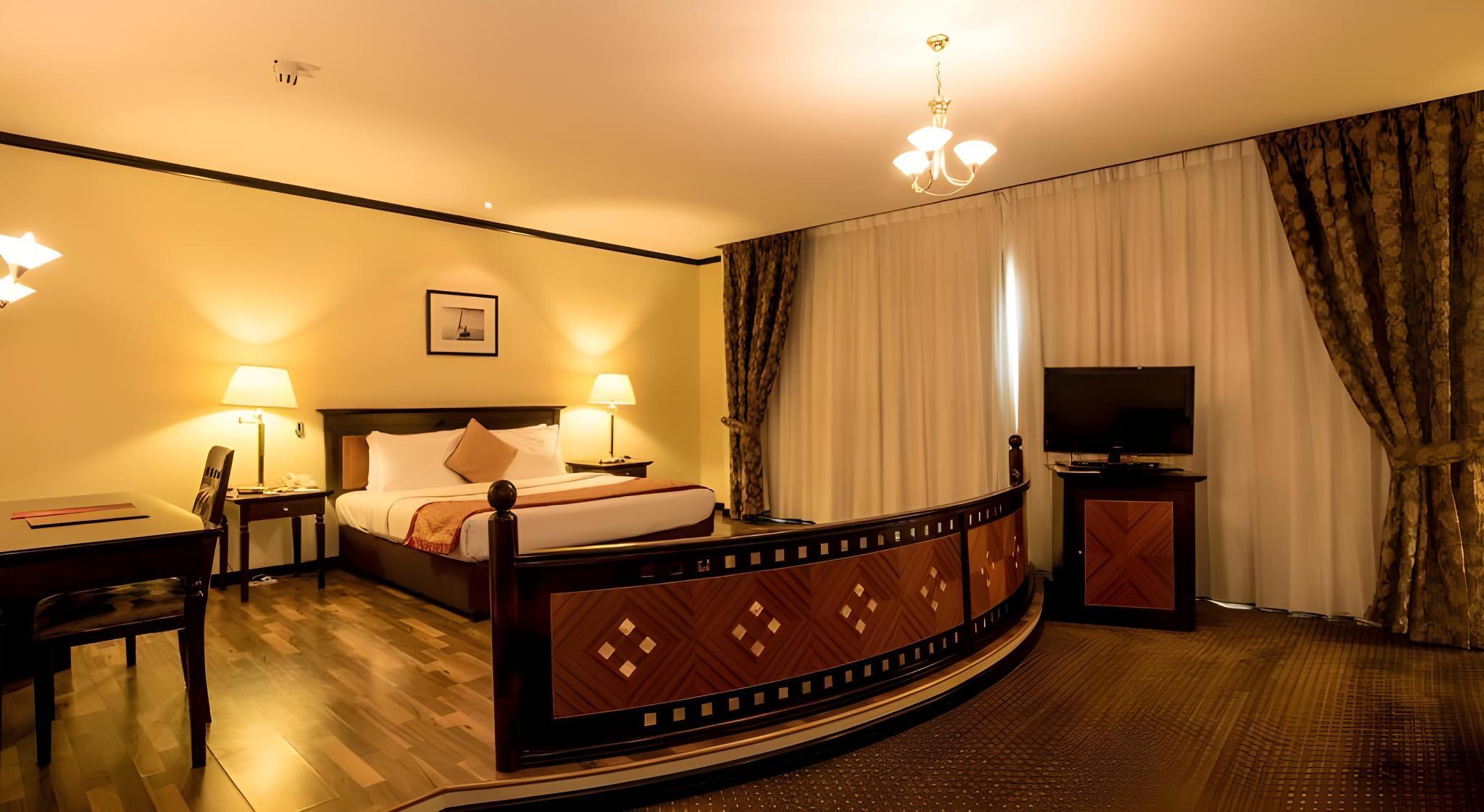 Rolla Suites Hotel (ex J5 Bur Dubai Hotel) — 4