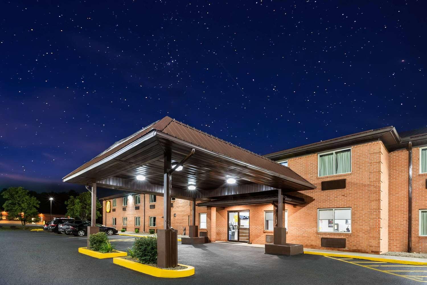 Super 8 By Wyndham Fairmont, WV — 8