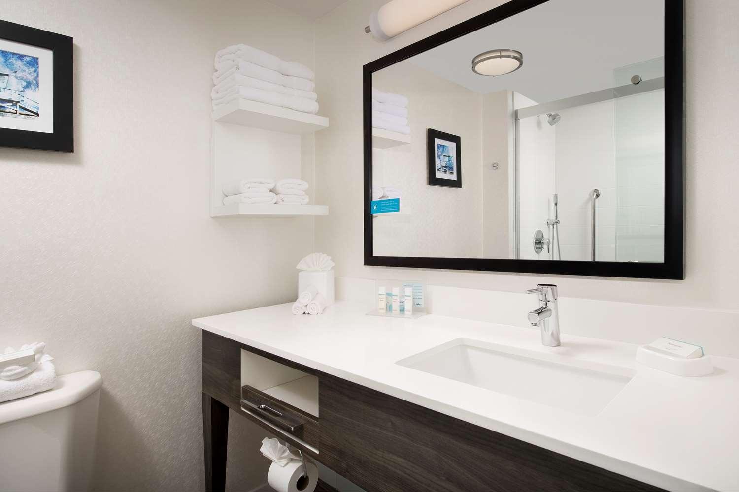 Hampton Inn & Suites Anaheim - Garden Grove — 3