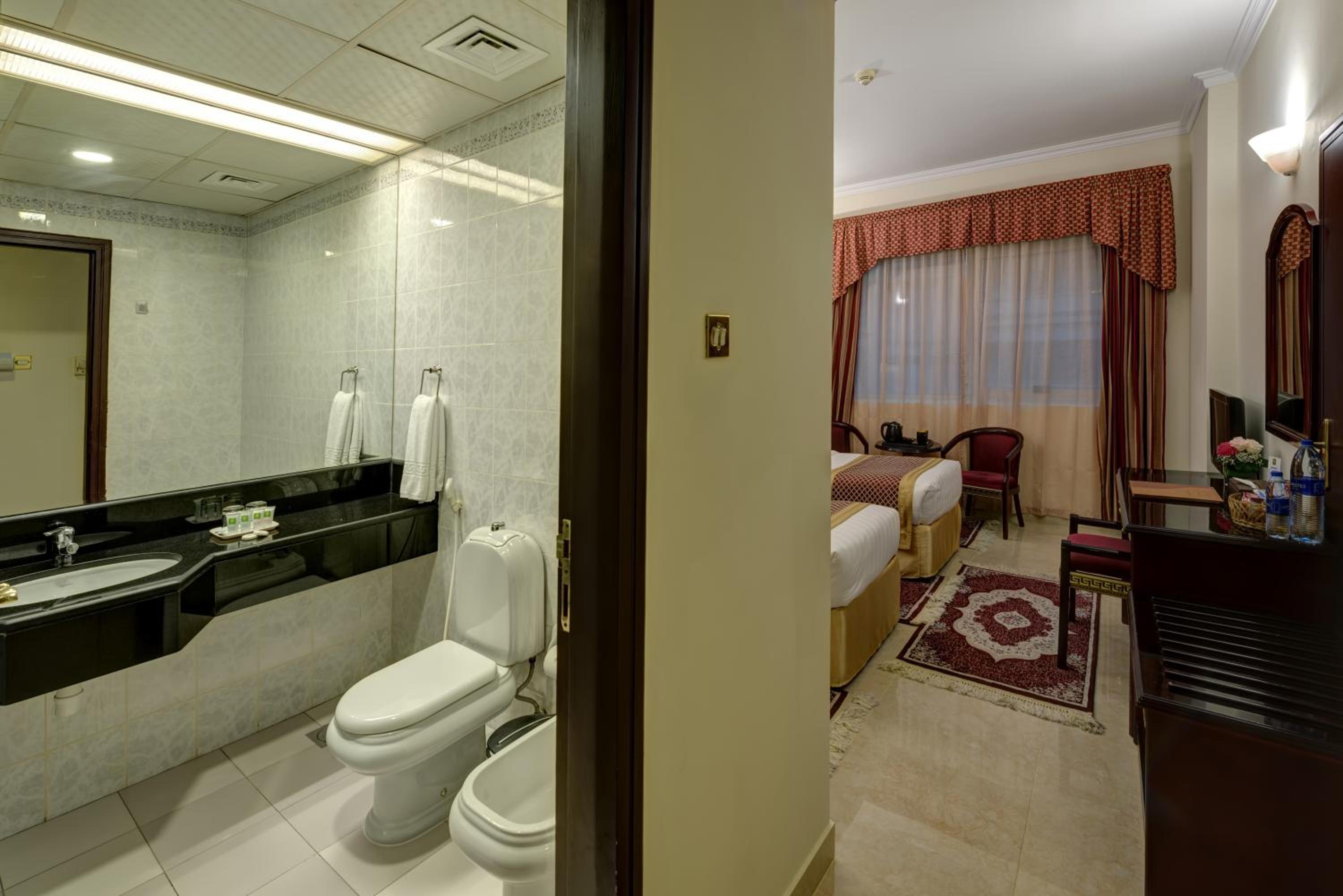 COMFORT INN HOTEL — 6
