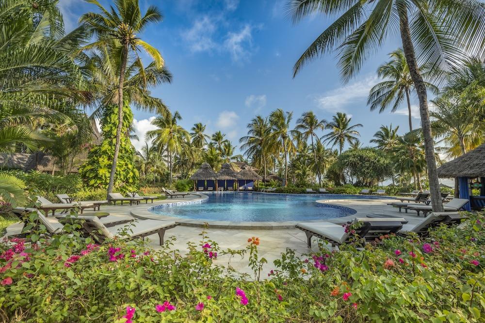 Breezes Beach Club & Spa — 6