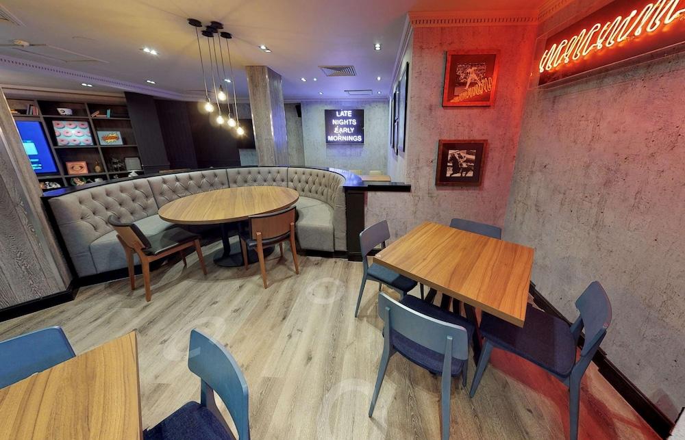 Village Urban Resort Swindon — 10