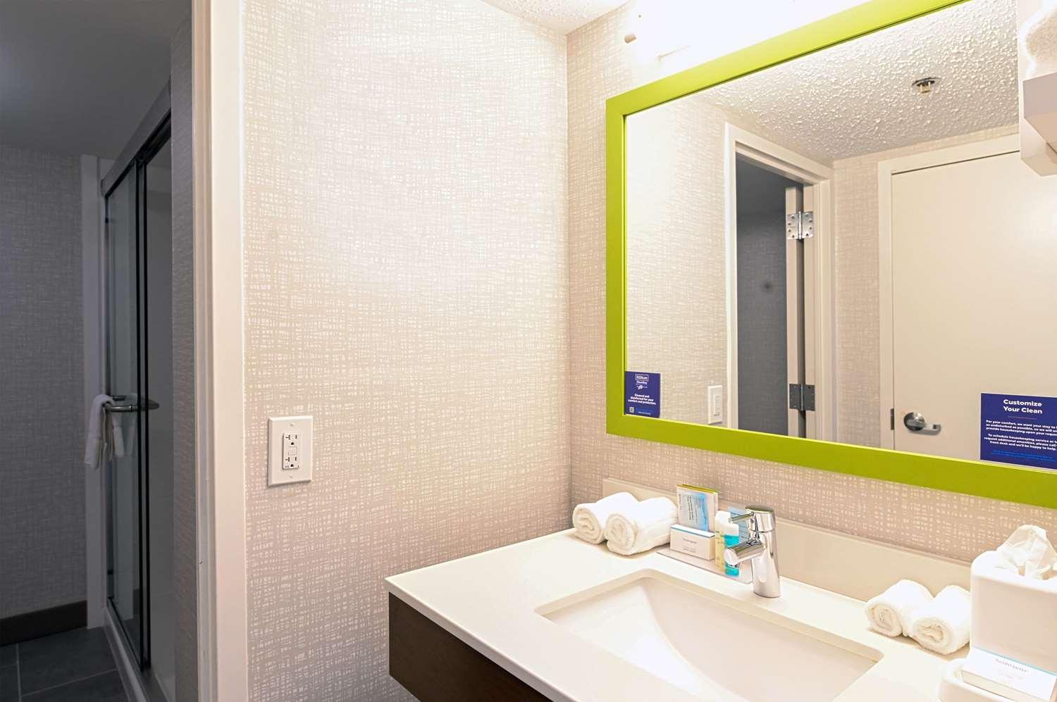Hampton Inn Richmond West — 2