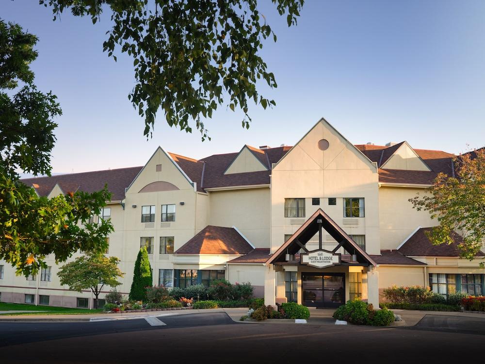 The Branson Hillside Hotel — 5