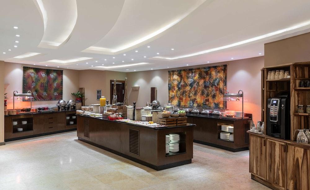 RADISSON BLU HOTEL, LUSAKA — 9