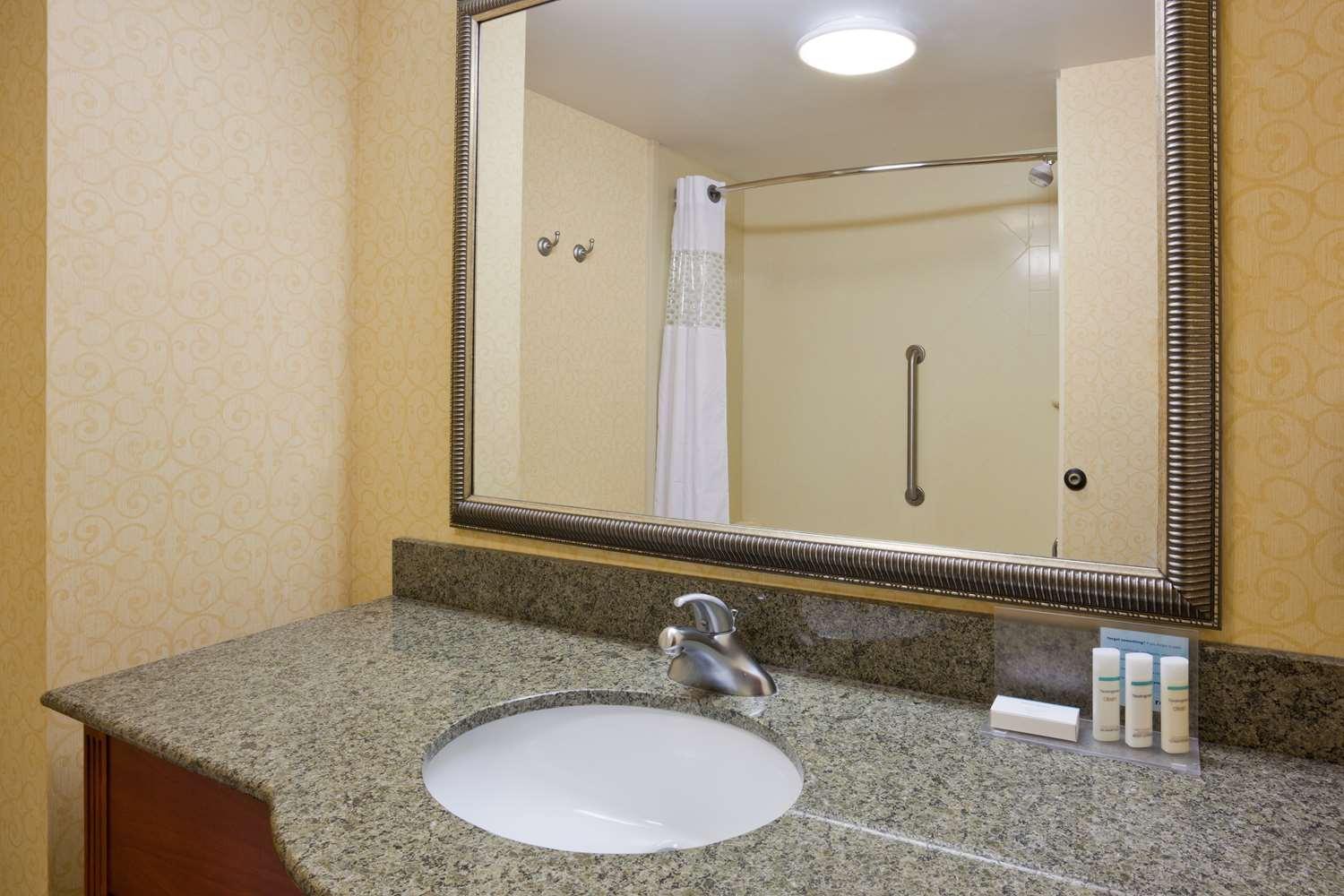 Hampton Inn & Suites Lino Lakes — 2