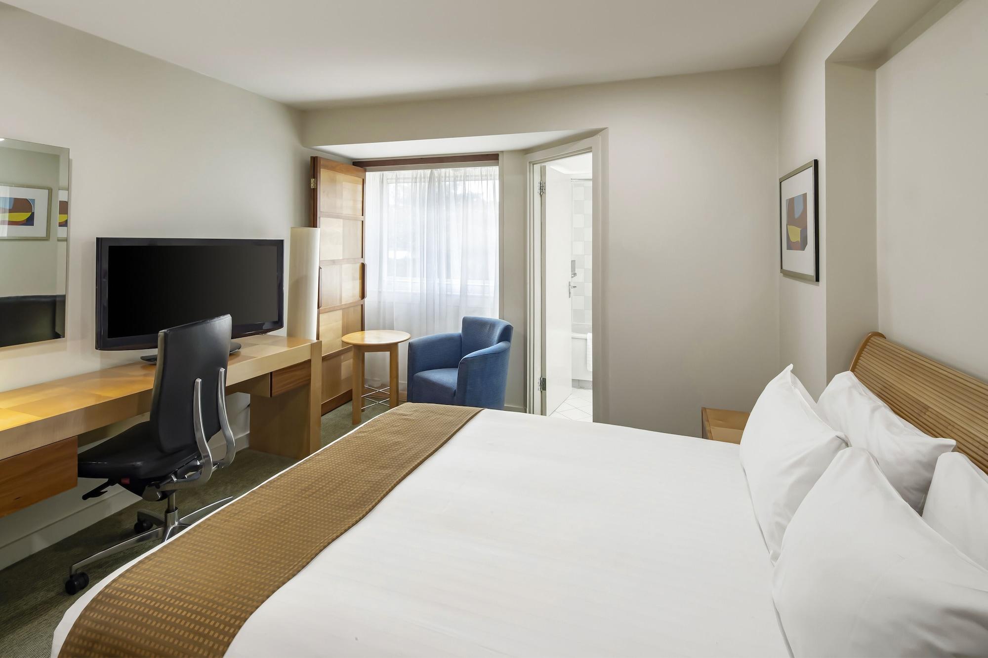 HOLIDAY INN BASINGSTOKE — 8