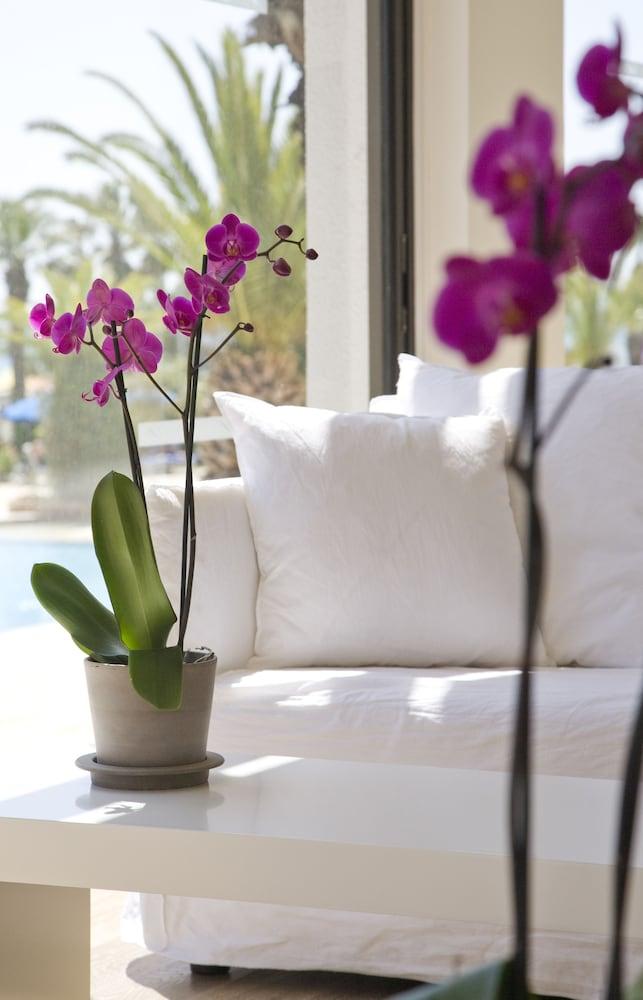 Sandy Beach Hotel & Spa — 10