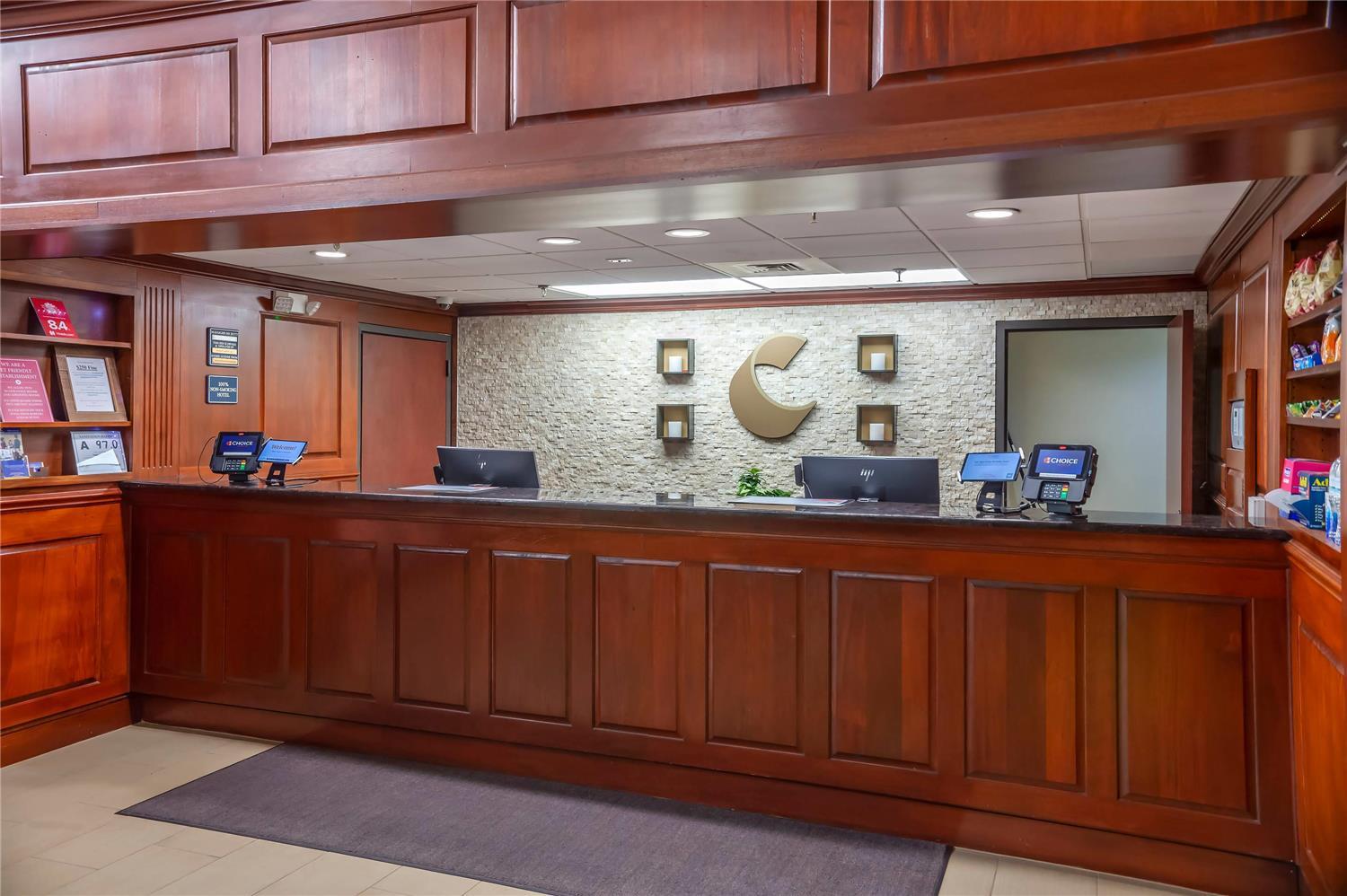 Comfort Suites Outlet Center — 3