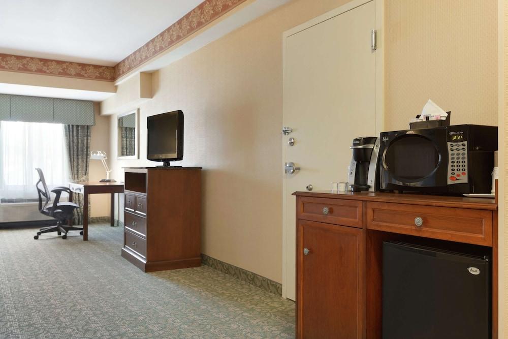 HILTON GARDEN INN FAIRFAX — 4