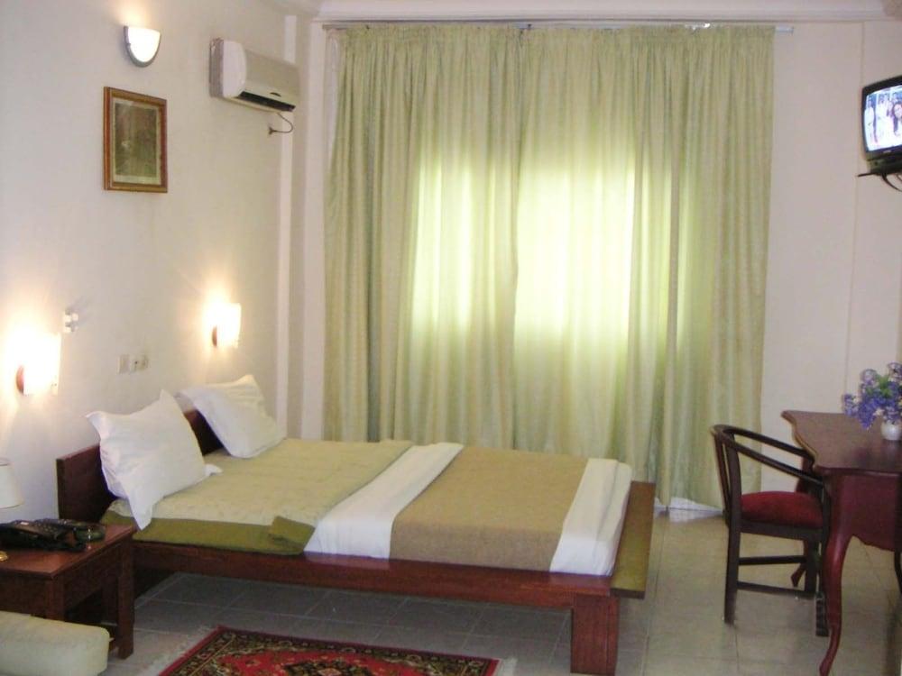 Hotel Le Chateau — 10