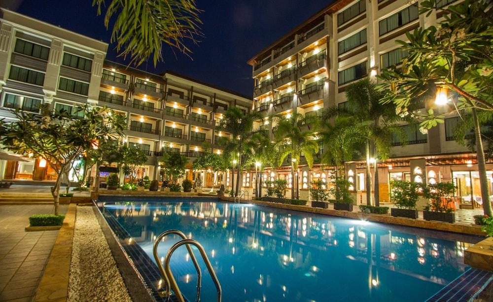 ROYAL EMPIRE HOTEL 137804 — 2