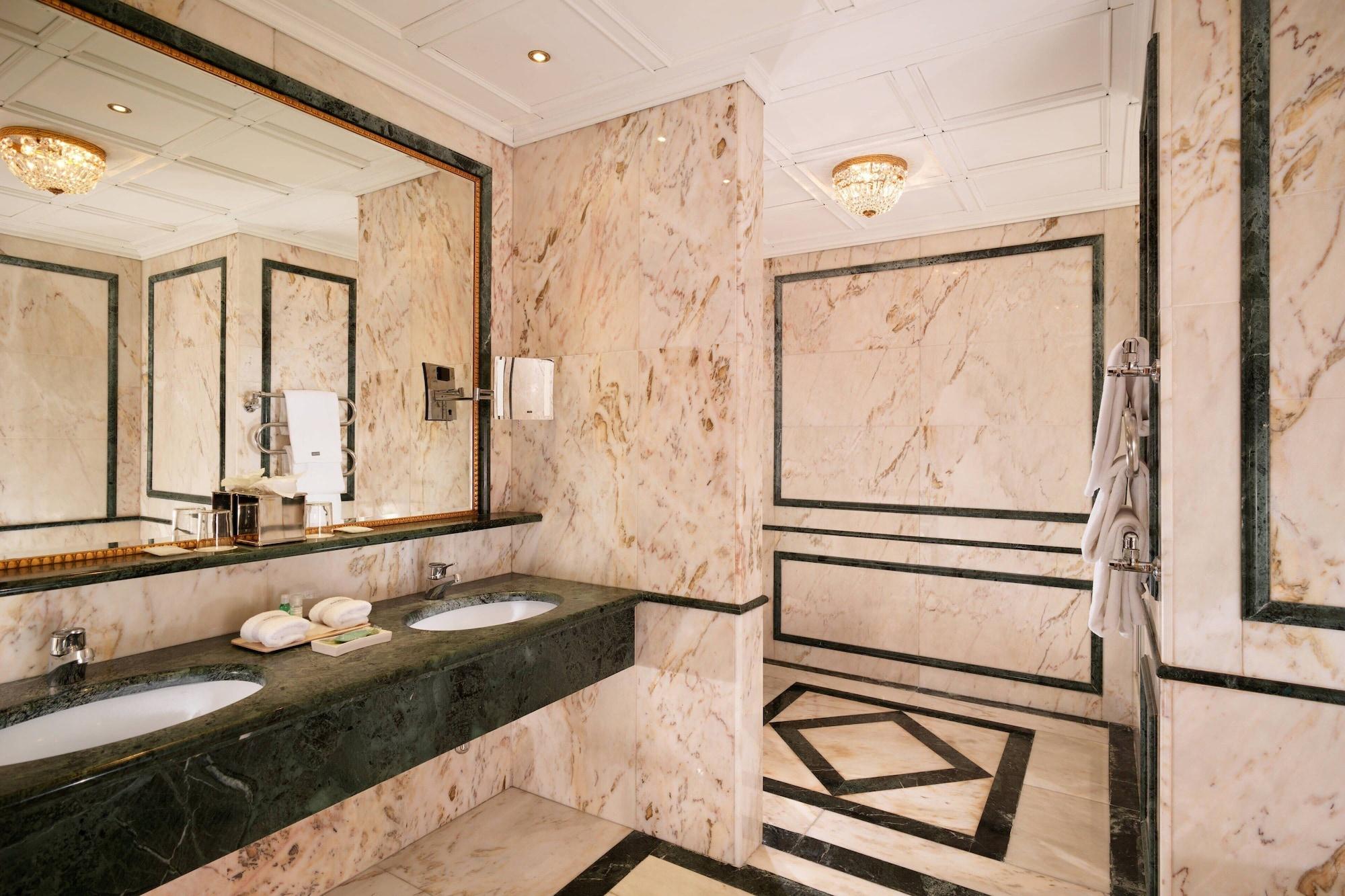 WESTIN PALACE MILAN 15194 — 7