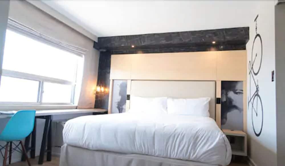 BOND PLACE HOTEL 3144 — 7