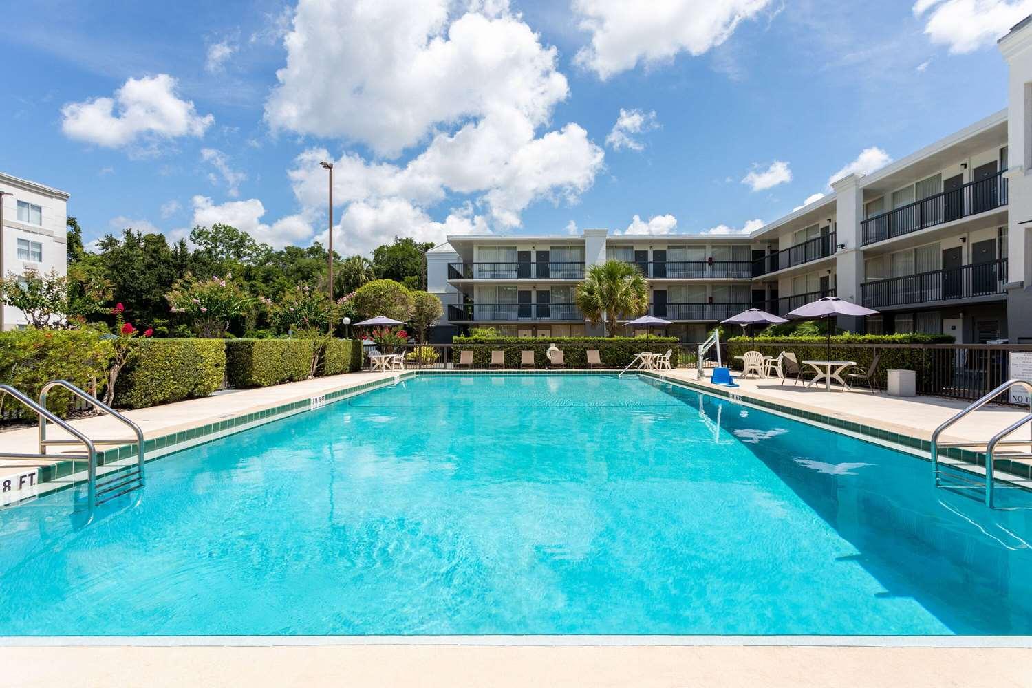 Ramada by Wyndham Altamonte Springs Near I-4 — 10
