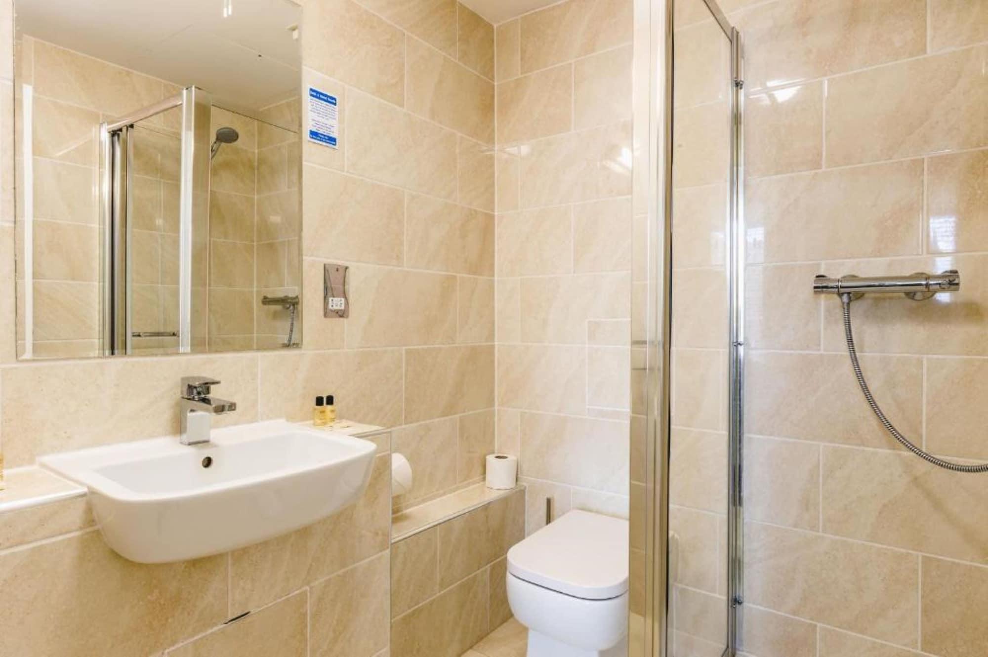 VICTORIA HOUSE HOTEL — 8