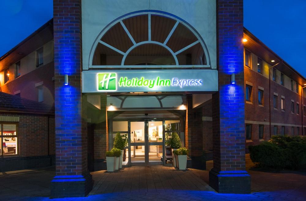EXPRESS BY HOLIDAY INN WARWICK — 2