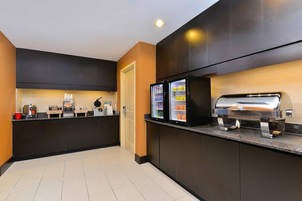 RESIDENCE INN CHAMPAIGN — 8