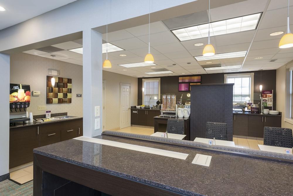 Residence Inn Grand Rapids West — 6