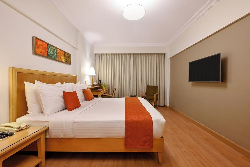 Fariyas Hotel Mumbai — 10