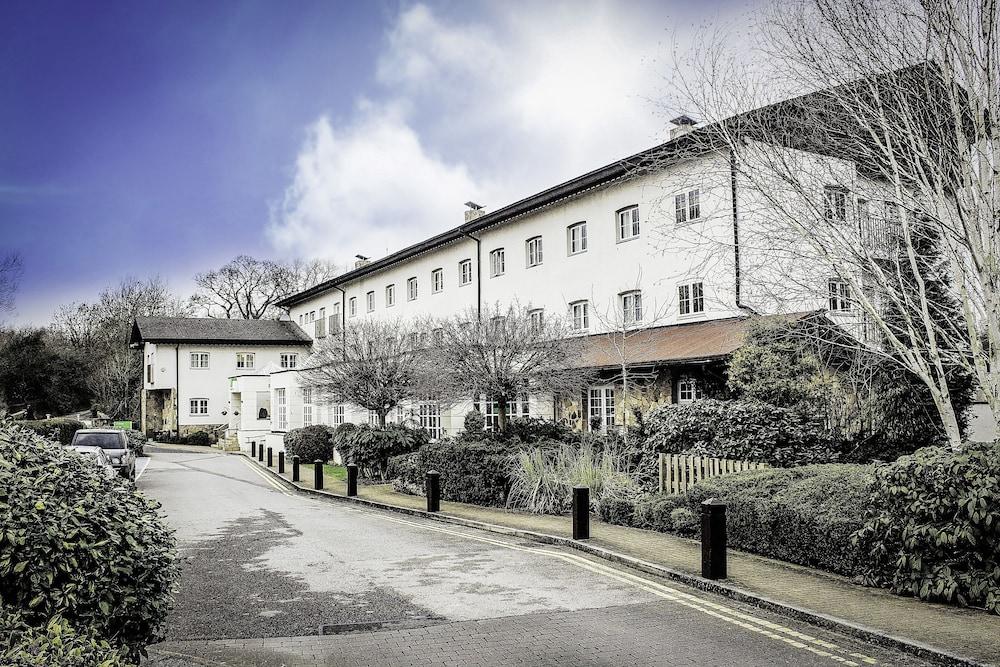 Airport Inn Manchester Hotel and Spa
