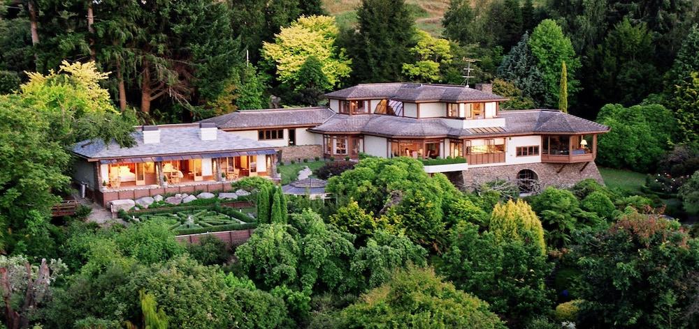LAKE TAUPO LODGE 91699 — 4