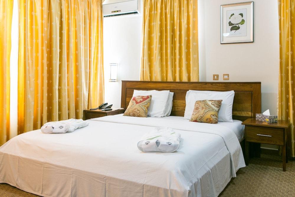 Charleston Hotel 1165668 — 10