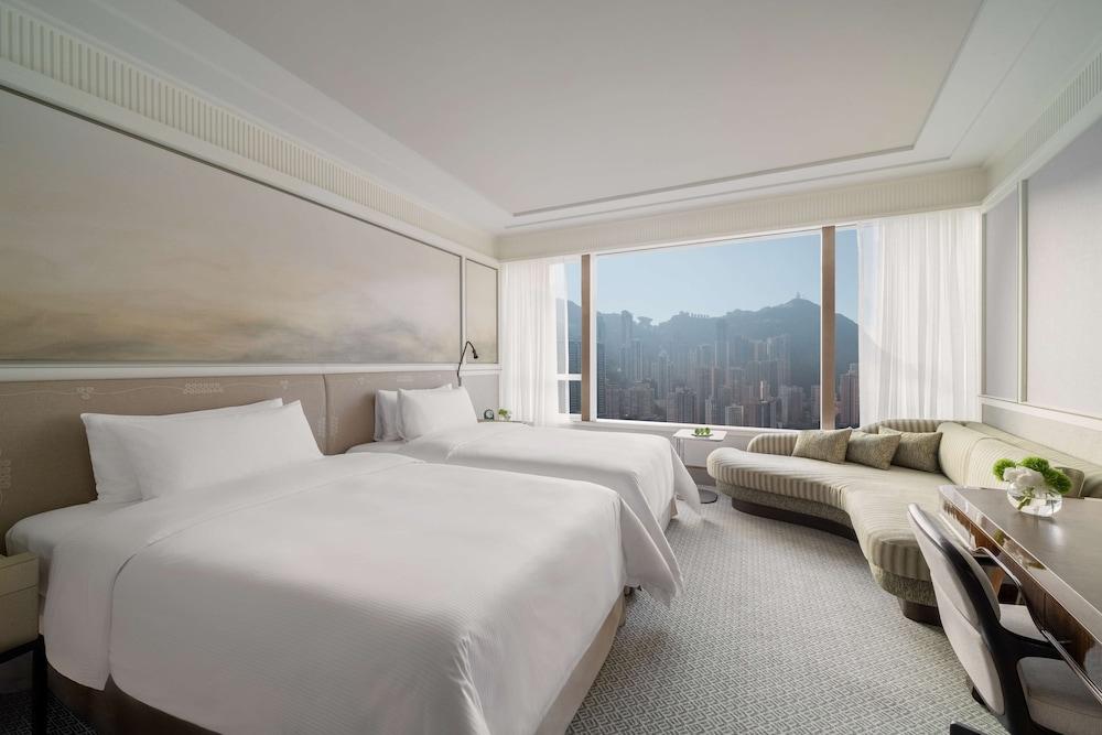 Island Shangri La Hong Kong 11424 — 9