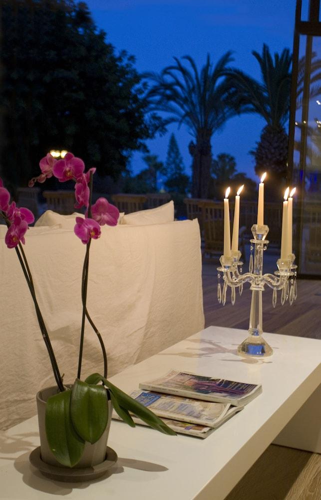 Sandy Beach Hotel & Spa — 8